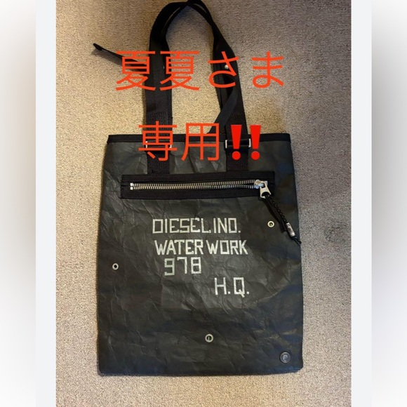 Diesel white and black waxed canvas tote. Zippers. Inside and outside pockets - Picture 9 of 9